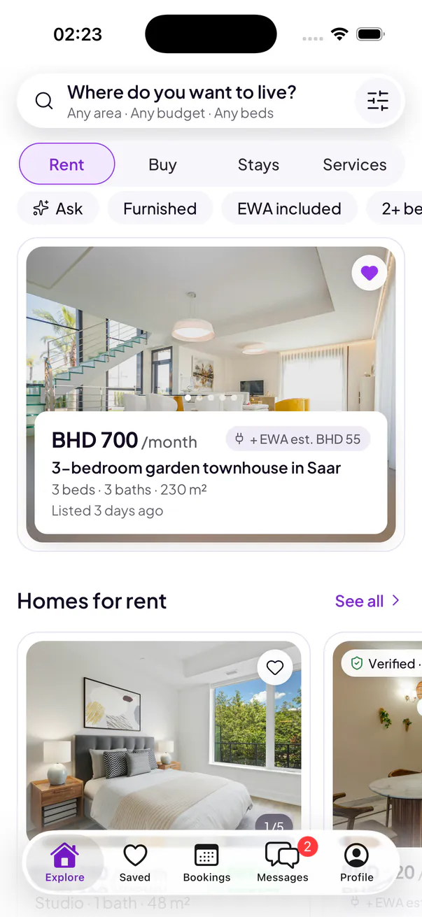 L’écran Explorer de l’application : logements à louer avec le loyer mensuel en BHD et l’estimation de l’EWA